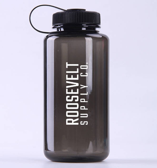 http://www.rooseveltsupplyco.com/cdn/shop/products/32oz-nalgene-water-bottle-175649.jpg?v=1675274843