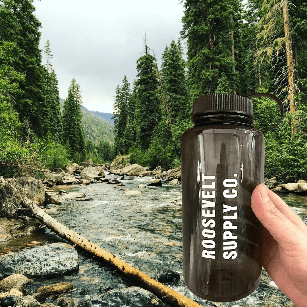 https://www.rooseveltsupplyco.com/cdn/shop/products/32oz-nalgene-water-bottle-209508.jpg?v=1675274843&width=1445